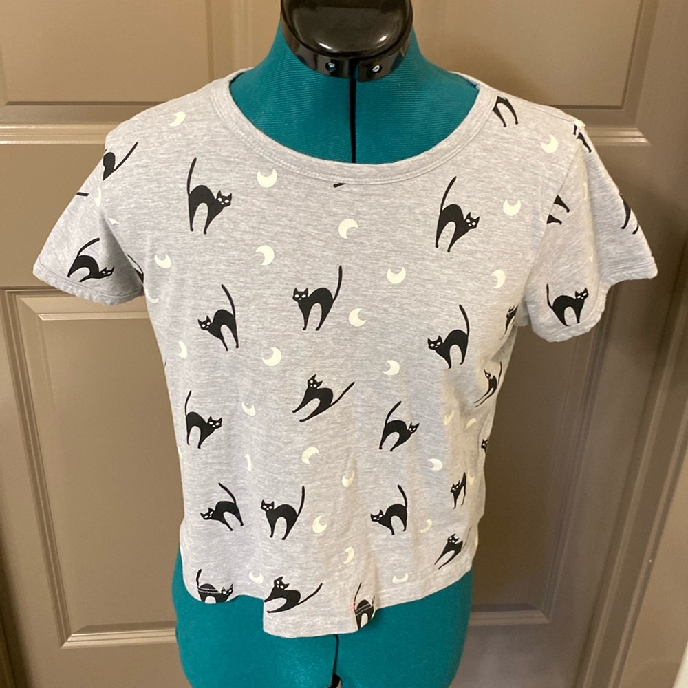 Love peace and lazy days grey and white and black cat short sleeve top